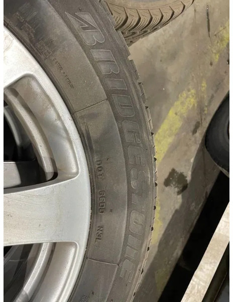 Bridgestone *Mercedes velgen 17 inch met Bridgestone banden*235/60 R17 - Rehvid ja veljed - Auto: pilt 3 Bridgestone *Mercedes velgen 17 inch met Bridgestone banden*235/60 R17 - Rehvid ja veljed - Auto: pilt 3