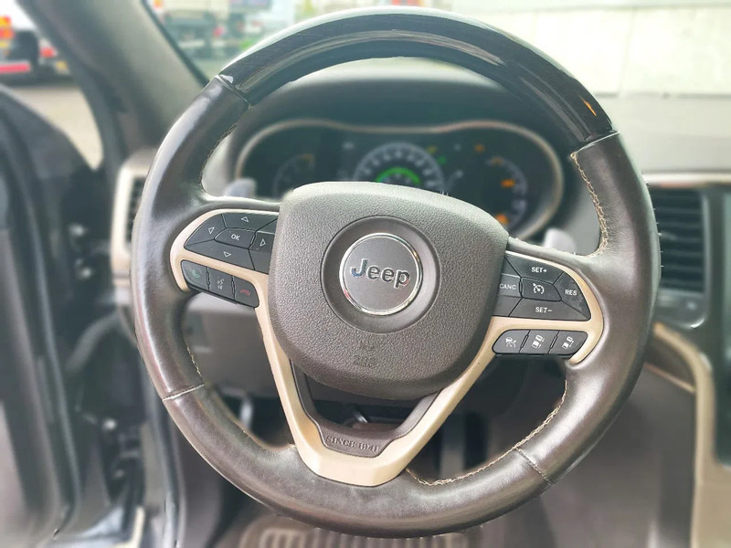 Jeep Grand Cherokee Jeep Grand Cherokee *Export*AHK 2,9t*zetelverw. voor-achter*elektr. zetels*adaptive cruise control - Maastur: pilt 5 Jeep Grand Cherokee Jeep Grand Cherokee *Export*AHK 2,9t*zetelverw. voor-achter*elektr. zetels*adaptive cruise control - Maastur: pilt 5