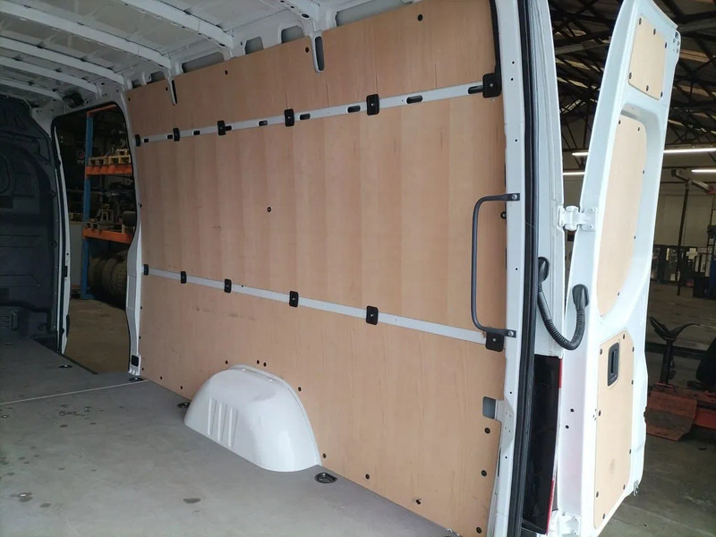 Mercedes-Benz Binnenbekleding L2H2 Sprinter - Kabiin ja interjöör - Tarbesõiduk: pilt 3 Mercedes-Benz Binnenbekleding L2H2 Sprinter - Kabiin ja interjöör - Tarbesõiduk: pilt 3