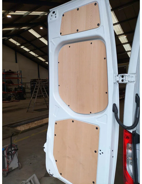 Mercedes-Benz Binnenbekleding L2H2 Sprinter - Kabiin ja interjöör - Tarbesõiduk: pilt 1 Mercedes-Benz Binnenbekleding L2H2 Sprinter - Kabiin ja interjöör - Tarbesõiduk: pilt 1