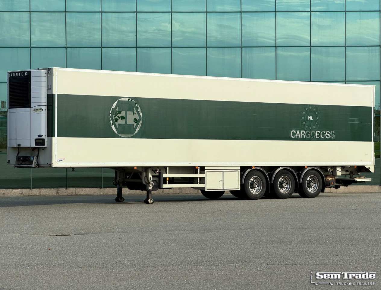 Burg VAN Beurden Isolated BOX Hydrarolls Carrier Vector 1550 Tail Lift Holland-Trailer - Külmutiga poolhaagis: pilt 1 Burg VAN Beurden Isolated BOX Hydrarolls Carrier Vector 1550 Tail Lift Holland-Trailer - Külmutiga poolhaagis: pilt 1