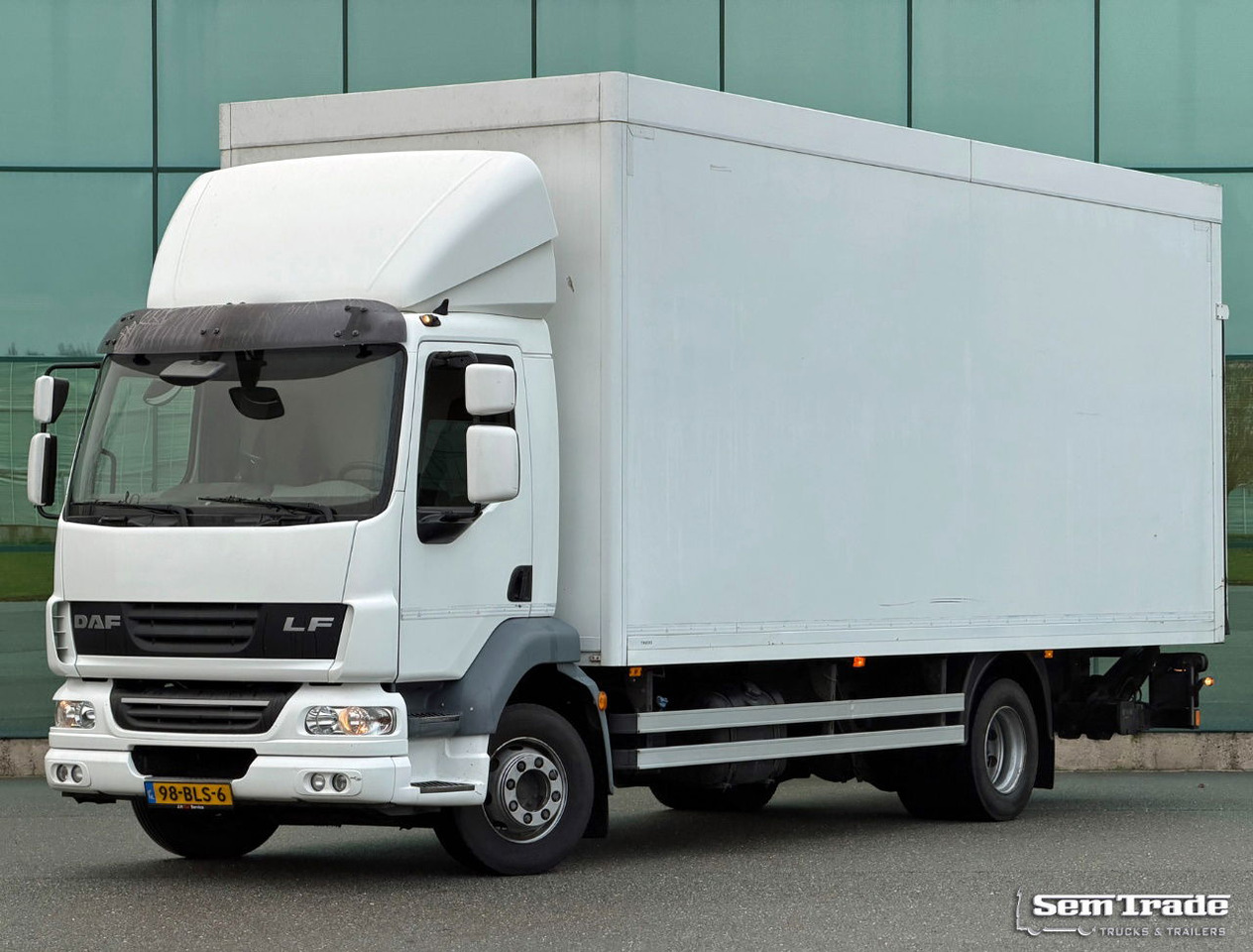 DAF LF 55.250 Euro 5 Schuster BOX 720x250x280 CM Inside Airco Tail Lift - Kasti veoauto: pilt 1 DAF LF 55.250 Euro 5 Schuster BOX 720x250x280 CM Inside Airco Tail Lift - Kasti veoauto: pilt 1