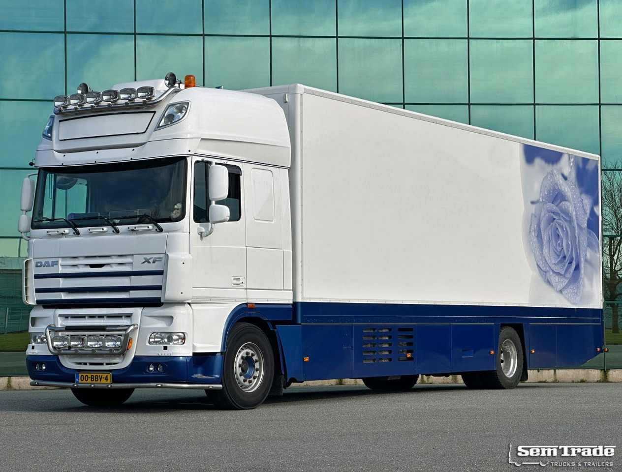 DAF XF 105.460 SSC 7 Karren BAK Bloemen Verkoop Koeling Klep Kachel - Külmutiga veoauto: pilt 1 DAF XF 105.460 SSC 7 Karren BAK Bloemen Verkoop Koeling Klep Kachel - Külmutiga veoauto: pilt 1