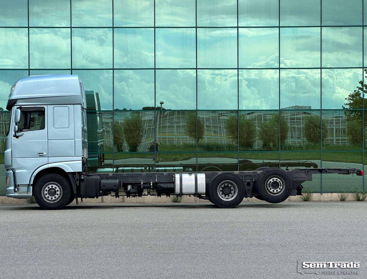 DAF XF 480 FAR SSC Euro 6 978.000 KM Park Airco 2X Tanks TOP Condition - Kabiinišassiiga veoauto: pilt 2 DAF XF 480 FAR SSC Euro 6 978.000 KM Park Airco 2X Tanks TOP Condition - Kabiinišassiiga veoauto: pilt 2