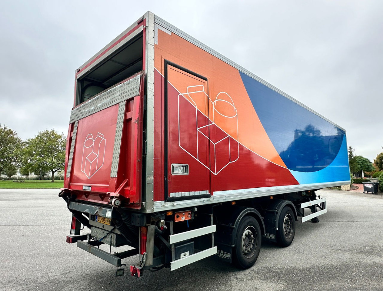 Gray and Adams City Trailer Carrier Vector 1850 MT TRI-Temp Tail Lift Side Door Steering Axle - Külmutiga poolhaagis: pilt 5 Gray and Adams City Trailer Carrier Vector 1850 MT TRI-Temp Tail Lift Side Door Steering Axle - Külmutiga poolhaagis: pilt 5