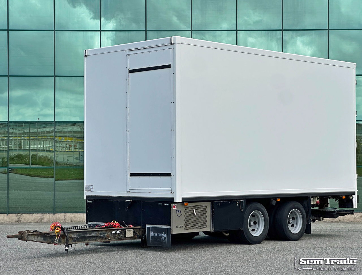 KMA 2 Axle Kees Mulder Isolated BOX Tail Lift Side Door Drum Brakes - Külmikjärelhaagis: pilt 1 KMA 2 Axle Kees Mulder Isolated BOX Tail Lift Side Door Drum Brakes - Külmikjärelhaagis: pilt 1
