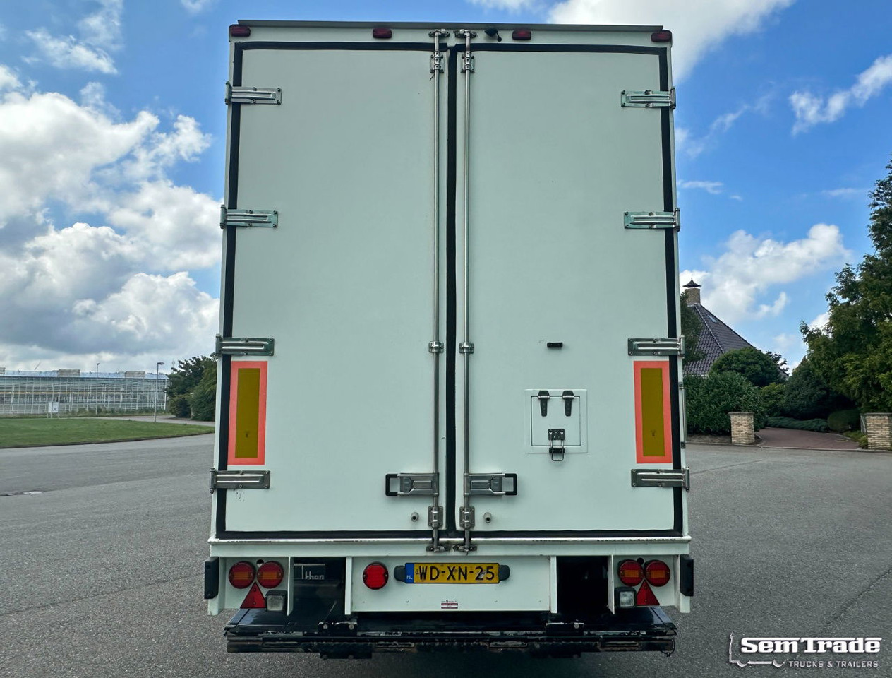 KMA 2 Axle Kees Mulder Isolated BOX Tail Lift Side Door Drum Brakes - Külmikjärelhaagis: pilt 4 KMA 2 Axle Kees Mulder Isolated BOX Tail Lift Side Door Drum Brakes - Külmikjärelhaagis: pilt 4