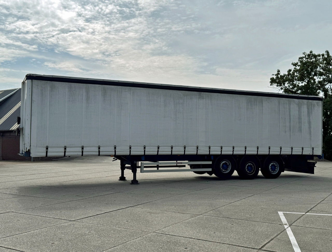 Renders 3 Axle Disc Brakes Lift Axle Nice Chassis Wooden Floor Sliding Roof - Tentpoolhaagis: pilt 2 Renders 3 Axle Disc Brakes Lift Axle Nice Chassis Wooden Floor Sliding Roof - Tentpoolhaagis: pilt 2