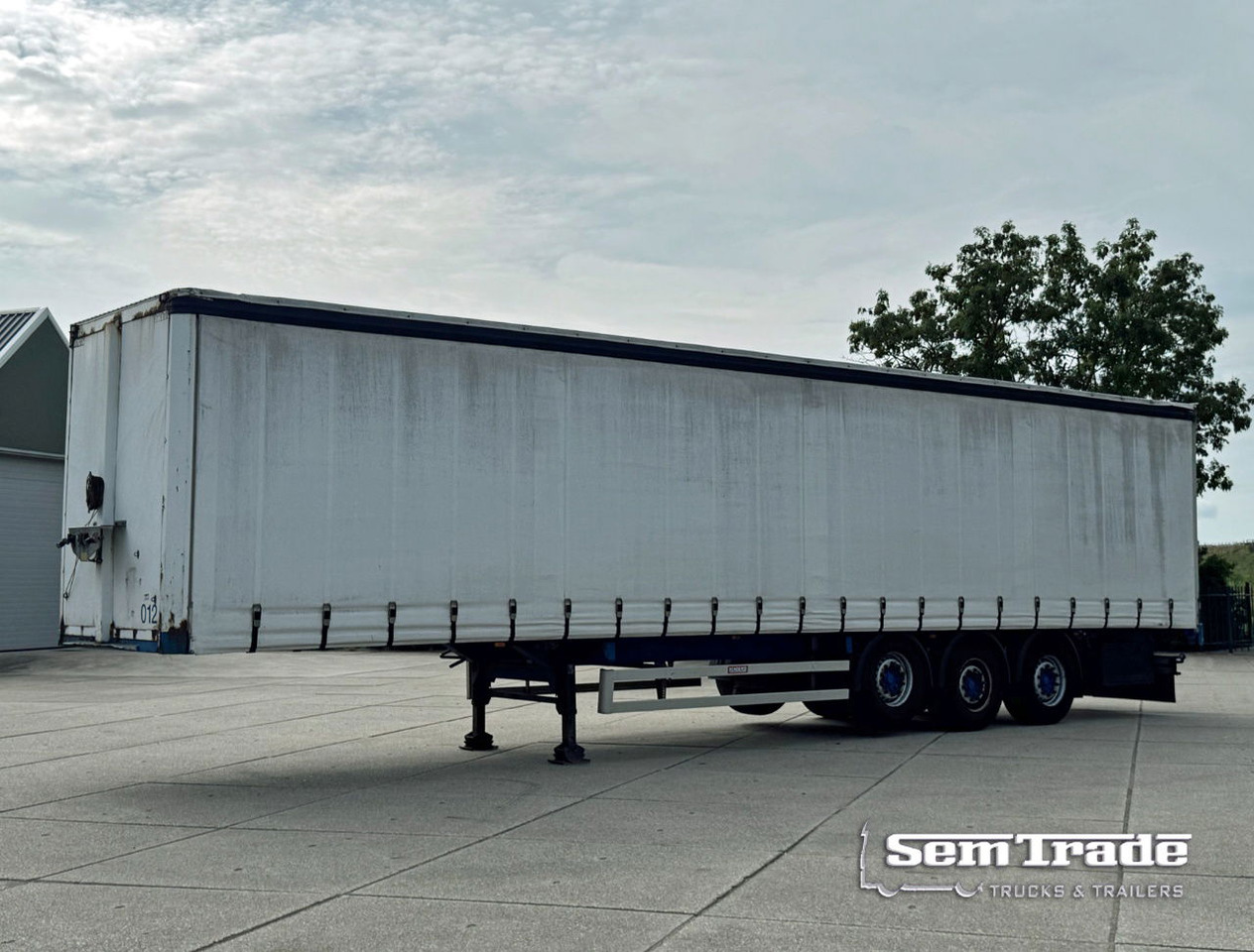 Renders 3 Axle Disc Brakes Lift Axle Nice Chassis Wooden Floor Sliding Roof - Tentpoolhaagis: pilt 1 Renders 3 Axle Disc Brakes Lift Axle Nice Chassis Wooden Floor Sliding Roof - Tentpoolhaagis: pilt 1