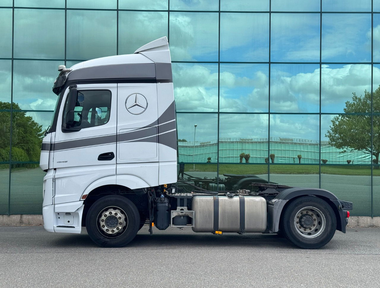 Mercedes-Benz Actros 1945 382.000 KM NEW TUV APK PTO + Hydraulics TOP Condition - Sadulveok: pilt 2 Mercedes-Benz Actros 1945 382.000 KM NEW TUV APK PTO + Hydraulics TOP Condition - Sadulveok: pilt 2
