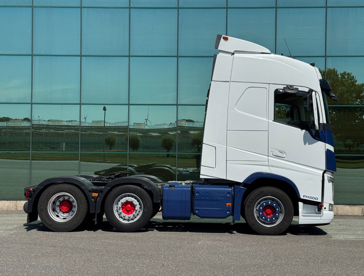 Volvo FH 500 6X2 Globetrotter 2x Tanks Only 667.000 KM Super Condition NL Truck - Sadulveok: pilt 5 Volvo FH 500 6X2 Globetrotter 2x Tanks Only 667.000 KM Super Condition NL Truck - Sadulveok: pilt 5
