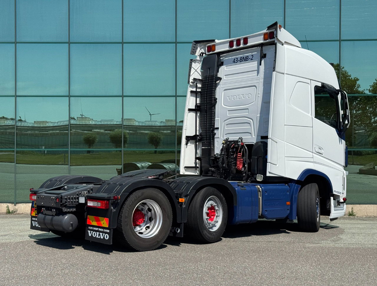 Volvo FH 500 6X2 Globetrotter 2x Tanks Only 667.000 KM Super Condition NL Truck - Sadulveok: pilt 4 Volvo FH 500 6X2 Globetrotter 2x Tanks Only 667.000 KM Super Condition NL Truck - Sadulveok: pilt 4