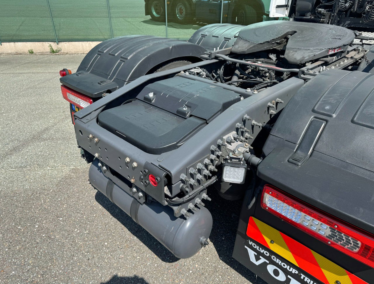 Sadulveok Volvo FH 500 6X2 Globetrotter 2x Tanks Only 667.000 KM Super Condition NL Truck: pilt 18