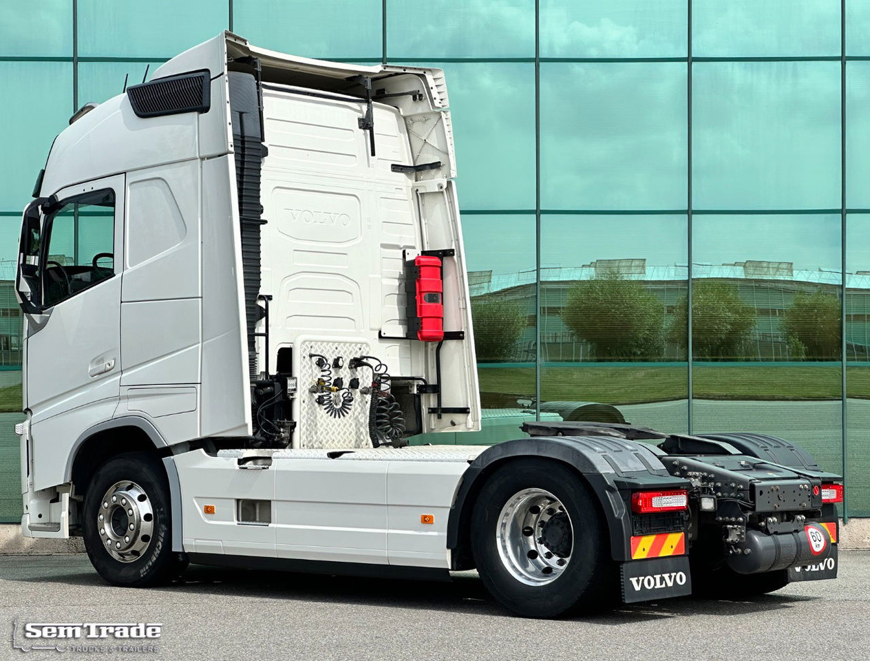 Volvo FH 500 I-Park Cool 591.000 KM 2X Tanks Alcoa Super Condition - Sadulveok: pilt 3 Volvo FH 500 I-Park Cool 591.000 KM 2X Tanks Alcoa Super Condition - Sadulveok: pilt 3