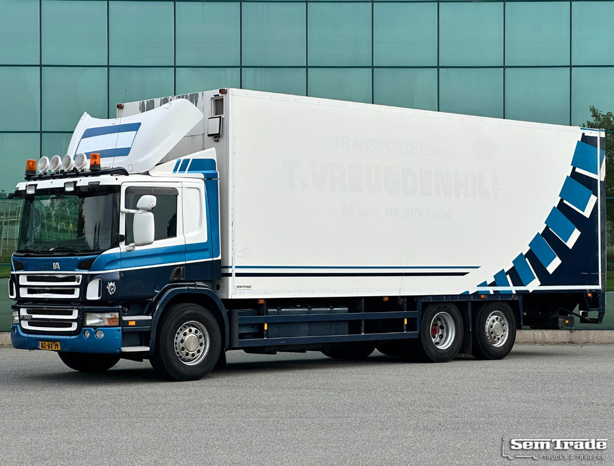 Scania P360 6X2 Euro 5 Manual Gearbox Tail Lift VAN Beurden Isolated BOX Holland-Truck - Kasti veoauto: pilt 1 Scania P360 6X2 Euro 5 Manual Gearbox Tail Lift VAN Beurden Isolated BOX Holland-Truck - Kasti veoauto: pilt 1
