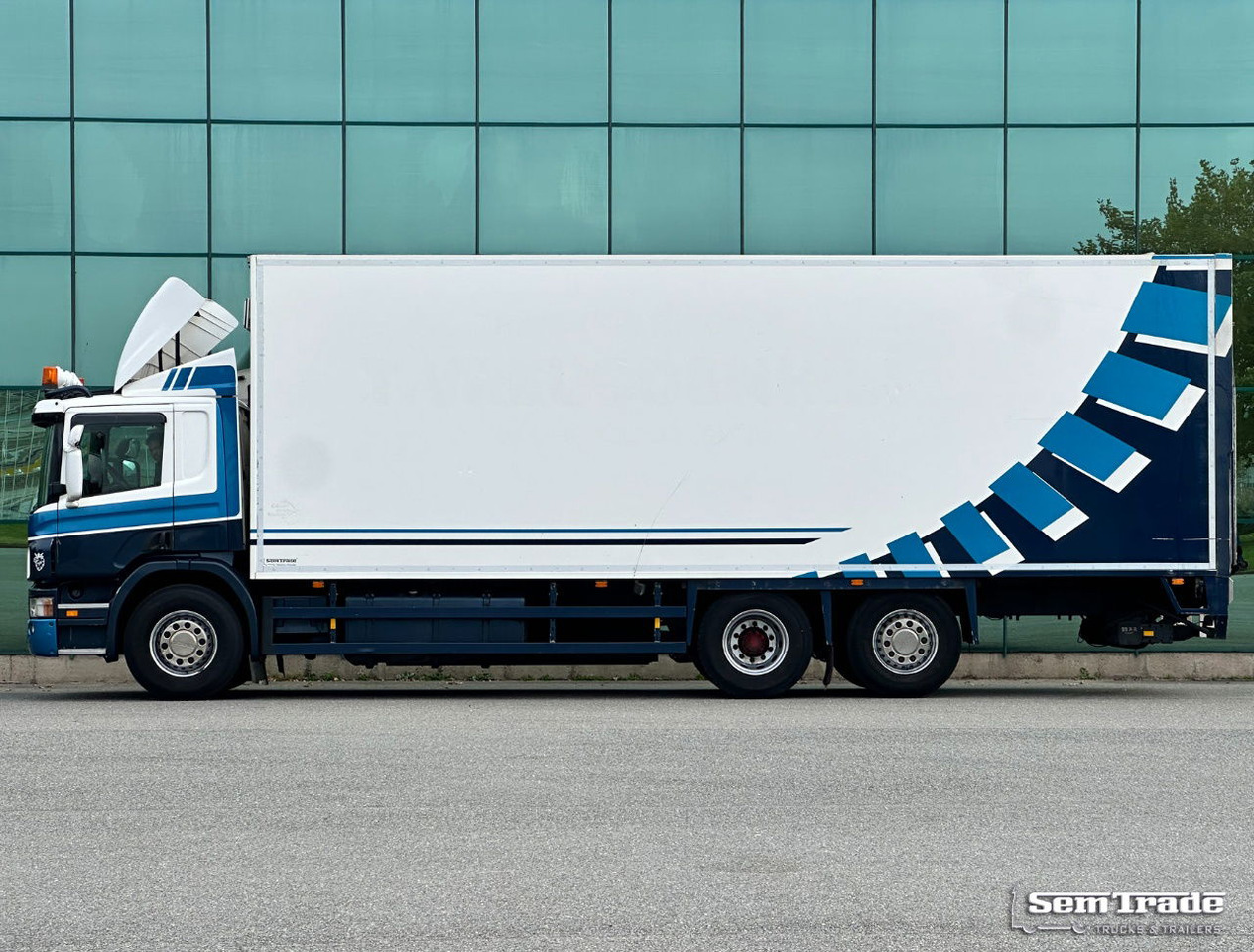 Scania P360 6X2 Euro 5 Manual Gearbox Tail Lift VAN Beurden Isolated BOX Holland-Truck - Kasti veoauto: pilt 2 Scania P360 6X2 Euro 5 Manual Gearbox Tail Lift VAN Beurden Isolated BOX Holland-Truck - Kasti veoauto: pilt 2