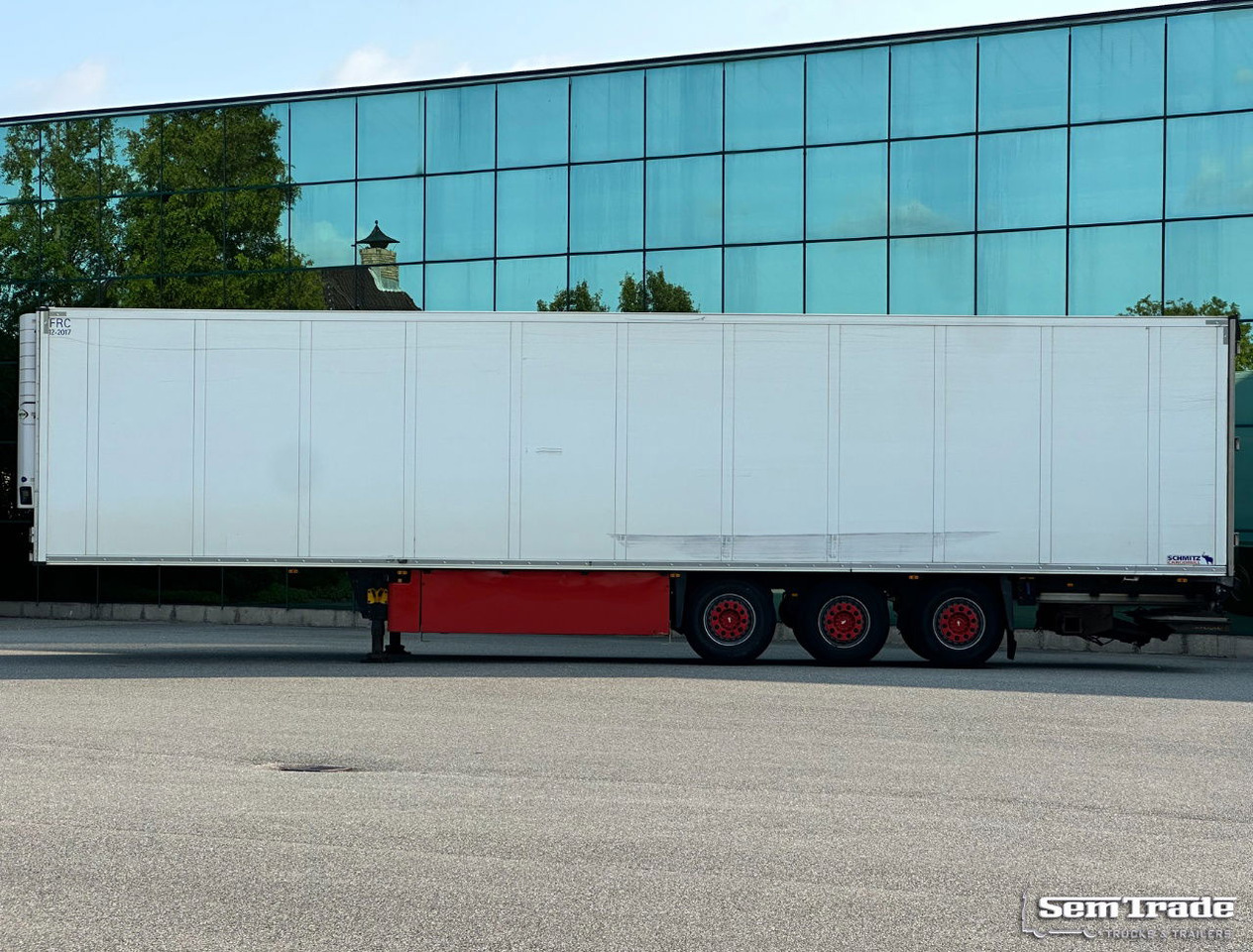 Schmitz Cargobull SKO24 Carrier Vector 1850 2X Lift Axle Flowerwide 270 CM High Holland Trailer - Külmutiga poolhaagis: pilt 2 Schmitz Cargobull SKO24 Carrier Vector 1850 2X Lift Axle Flowerwide 270 CM High Holland Trailer - Külmutiga poolhaagis: pilt 2