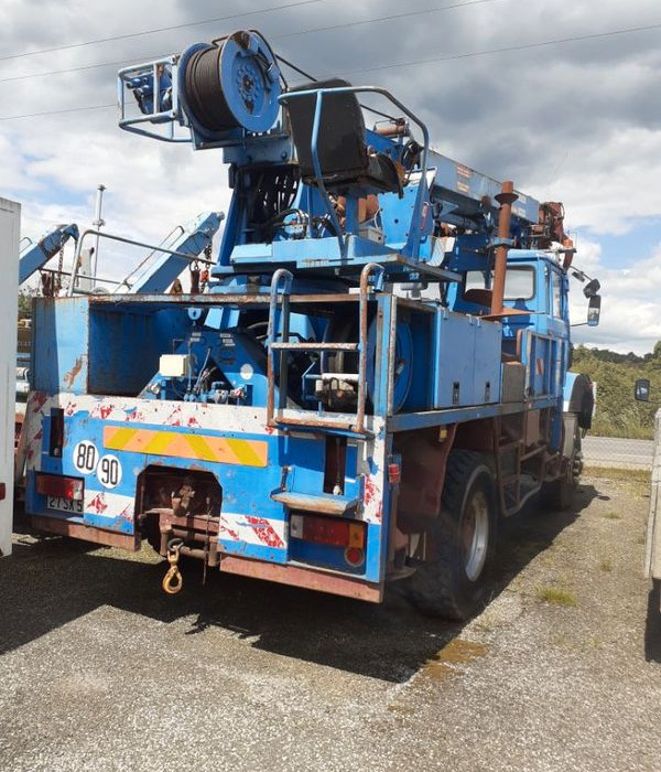 Camions 4x4 tarieres ex EDF pour plantation poteaux betons ou bois - Ehitusmasinad, Veoauto: pilt 1 Camions 4x4 tarieres ex EDF pour plantation poteaux betons ou bois - Ehitusmasinad, Veoauto: pilt 1