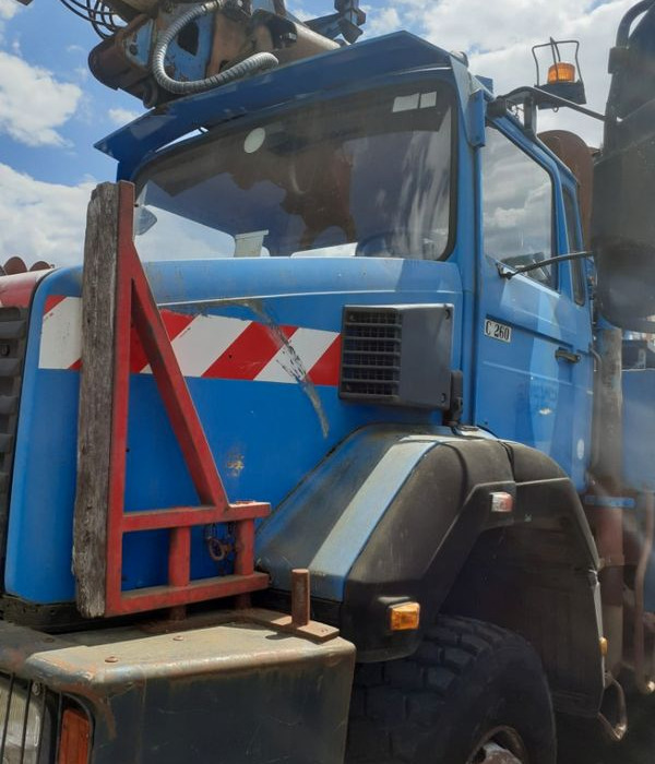 Camions 4x4 tarieres ex EDF pour plantation poteaux betons ou bois - Ehitusmasinad, Veoauto: pilt 2 Camions 4x4 tarieres ex EDF pour plantation poteaux betons ou bois - Ehitusmasinad, Veoauto: pilt 2