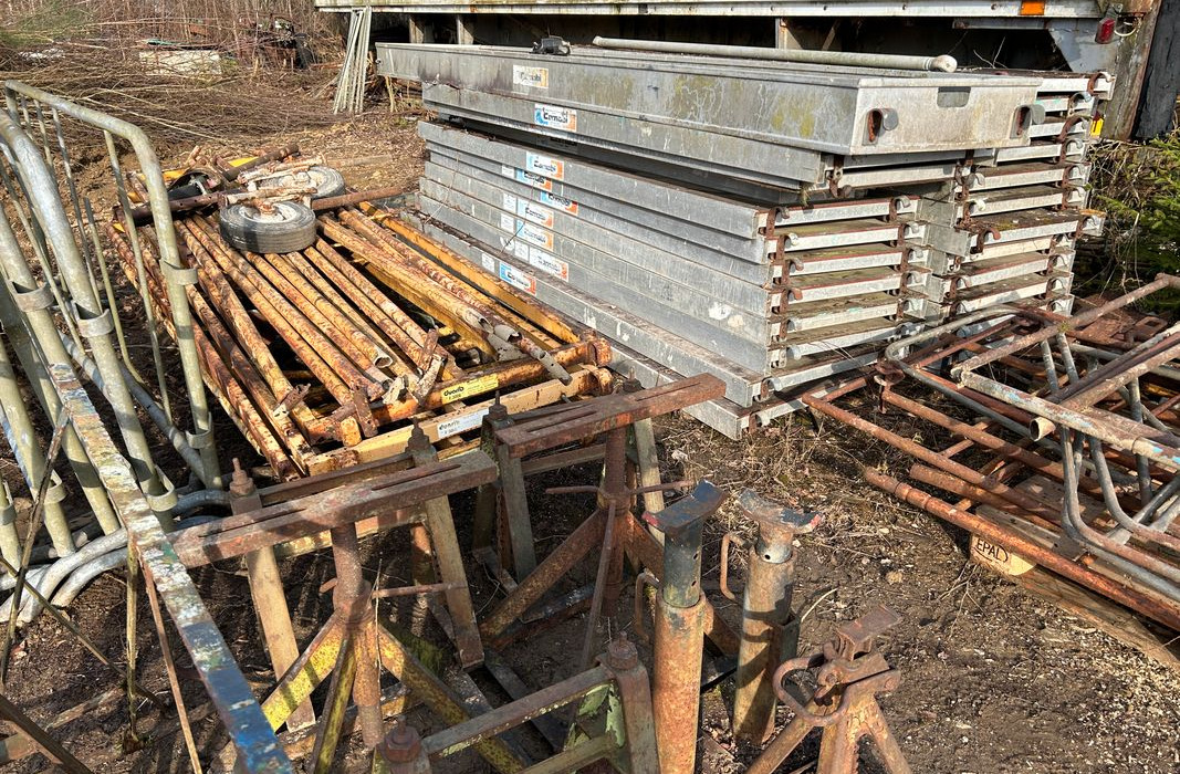 Enrubanneuse, escaliers metals, bois, chevre hydraulique, echafaudage ,mats - Ehitusseade: pilt 4 Enrubanneuse, escaliers metals, bois, chevre hydraulique, echafaudage ,mats - Ehitusseade: pilt 4