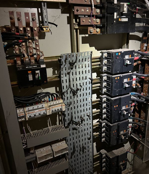 Armoires electriques completes ou nue - Tööstusmasin: pilt 1 Armoires electriques completes ou nue - Tööstusmasin: pilt 1