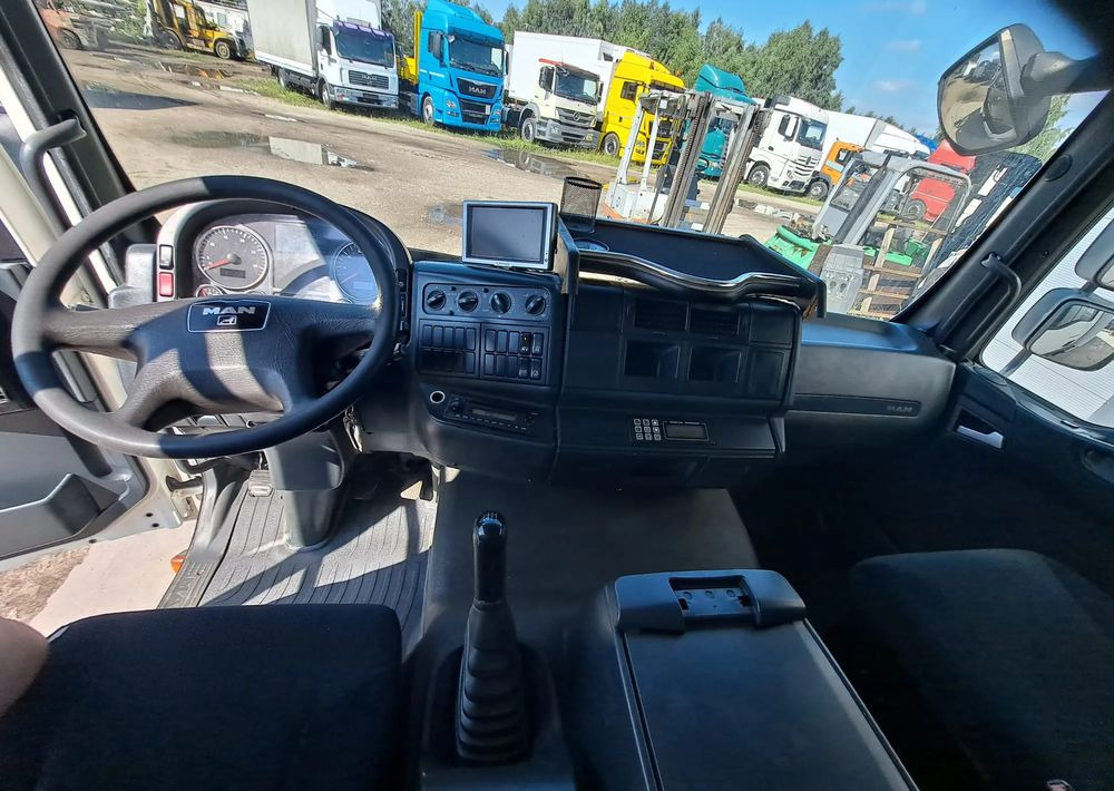 Külmutiga veoauto MAN TGL 12.220 Chłodnia agregat WKD-II SR: pilt 16