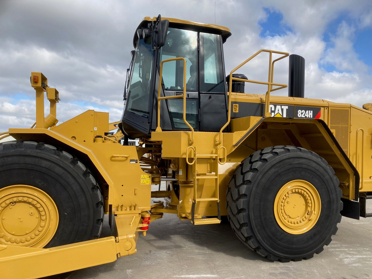 CATERPILLAR 824H - Buldooser: pilt 2 CATERPILLAR 824H - Buldooser: pilt 2