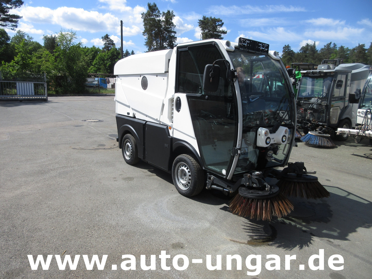 BUCHER CC 1000 Kleinkehrmaschine CityCat 4-Rad Lenkung - Tööstuslik kuivpühkimismasin: pilt 3 BUCHER CC 1000 Kleinkehrmaschine CityCat 4-Rad Lenkung - Tööstuslik kuivpühkimismasin: pilt 3