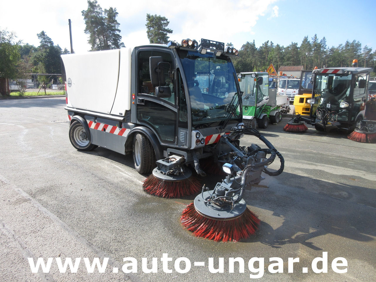 Boschung S3 Kehrmaschine urban sweeper Wildkrautbesen Allradlenkung - Tänavapühkimismasin: pilt 1 Boschung S3 Kehrmaschine urban sweeper Wildkrautbesen Allradlenkung - Tänavapühkimismasin: pilt 1
