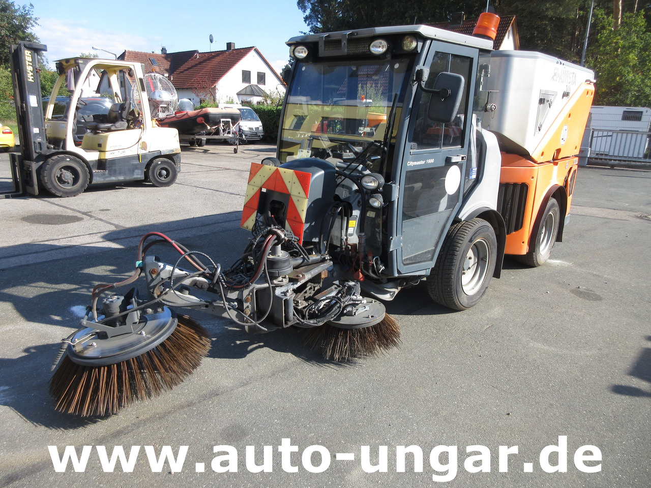 Hako CM 1600 Kehrmaschine 4x4 Baujahr 2018 3 Besen MOTORSCHADEN - Tänavapühkimismasin: pilt 3 Hako CM 1600 Kehrmaschine 4x4 Baujahr 2018 3 Besen MOTORSCHADEN - Tänavapühkimismasin: pilt 3