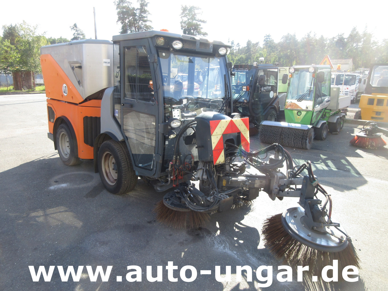 Hako CM 1600 Kehrmaschine 4x4 Baujahr 2018 3 Besen MOTORSCHADEN - Tänavapühkimismasin: pilt 1 Hako CM 1600 Kehrmaschine 4x4 Baujahr 2018 3 Besen MOTORSCHADEN - Tänavapühkimismasin: pilt 1