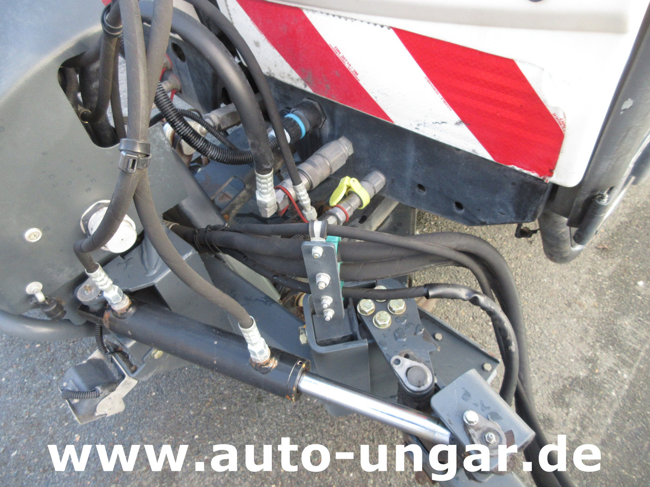 Hako CityMaster CM2000 2 Besen Baujahr 2015 Kehrmaschine 4-Rad-Lenkung - Tänavapühkimismasin: pilt 5 Hako CityMaster CM2000 2 Besen Baujahr 2015 Kehrmaschine 4-Rad-Lenkung - Tänavapühkimismasin: pilt 5