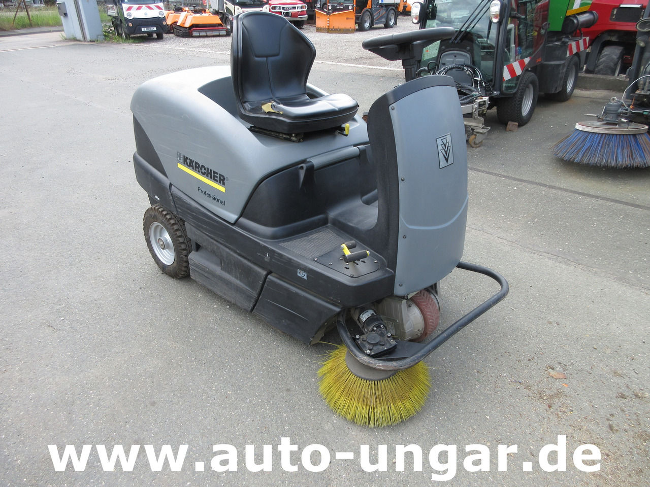 KÄRCHER KM 100/100 RBP Pack 1.280-112.0 elektrische Parkplatzkehrmaschine Hallenkehrmaschine Elektro - Tänavapühkimismasin: pilt 1 KÄRCHER KM 100/100 RBP Pack 1.280-112.0 elektrische Parkplatzkehrmaschine Hallenkehrmaschine Elektro - Tänavapühkimismasin: pilt 1