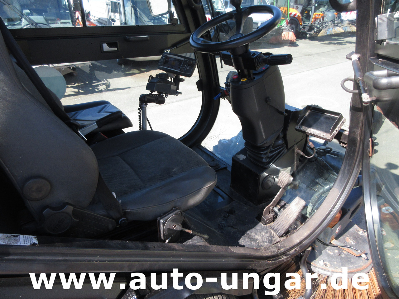 Tänavapühkimismasin NILFISK CR3500 CityRanger Schmidt Flexigo Multigo 4x4 Kehrmaschine Geräteträger: pilt 13 Tänavapühkimismasin NILFISK CR3500 CityRanger Schmidt Flexigo Multigo 4x4 Kehrmaschine Geräteträger: pilt 13