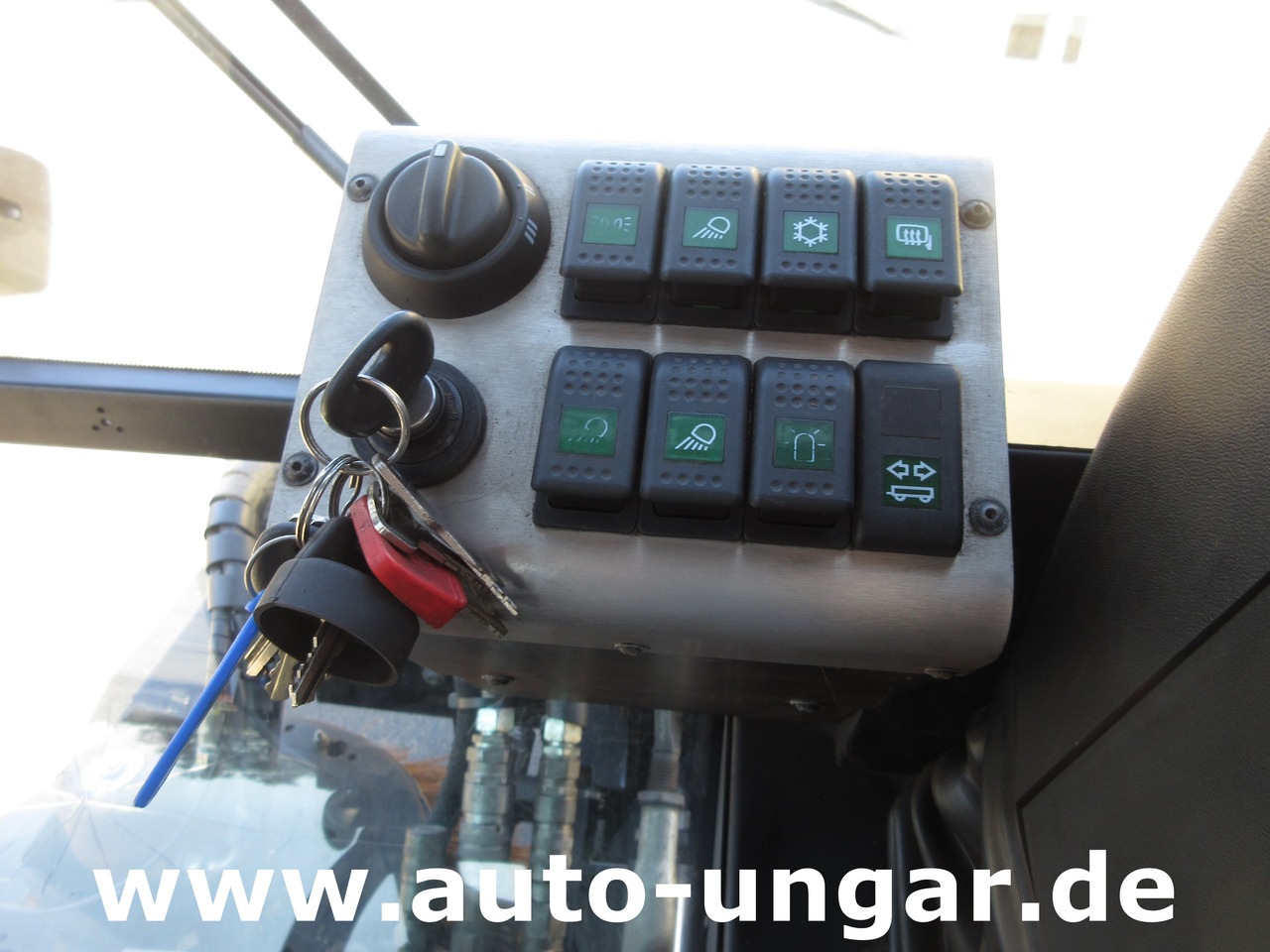 Tänavapühkimismasin NILFISK CR3500 CityRanger Schmidt Flexigo Multigo 4x4 Kehrmaschine Geräteträger: pilt 16 Tänavapühkimismasin NILFISK CR3500 CityRanger Schmidt Flexigo Multigo 4x4 Kehrmaschine Geräteträger: pilt 16