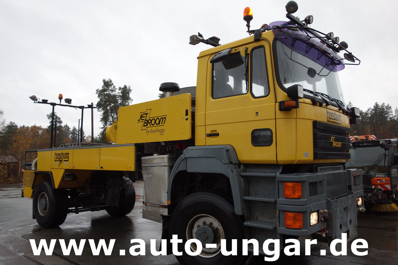 MAN Boschung BJB 8000 Speed Broom 4x4 Offroad Trial Flughafen - Õhusõidukite maapealsed teenindusseadmed, Õhusõidukite maapealsed teenindusseadmed: pilt 1 MAN Boschung BJB 8000 Speed Broom 4x4 Offroad Trial Flughafen - Õhusõidukite maapealsed teenindusseadmed, Õhusõidukite maapealsed teenindusseadmed: pilt 1