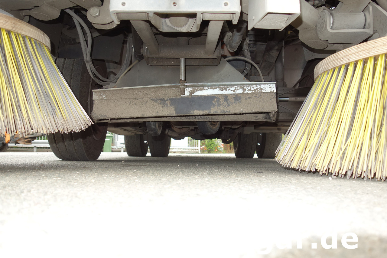 SCHMIDT Cleango 500 EURO 6 Baujahr 2017 Kehrmaschine Straßenkehrmaschine - Tänavapühkimismasin: pilt 5 SCHMIDT Cleango 500 EURO 6 Baujahr 2017 Kehrmaschine Straßenkehrmaschine - Tänavapühkimismasin: pilt 5