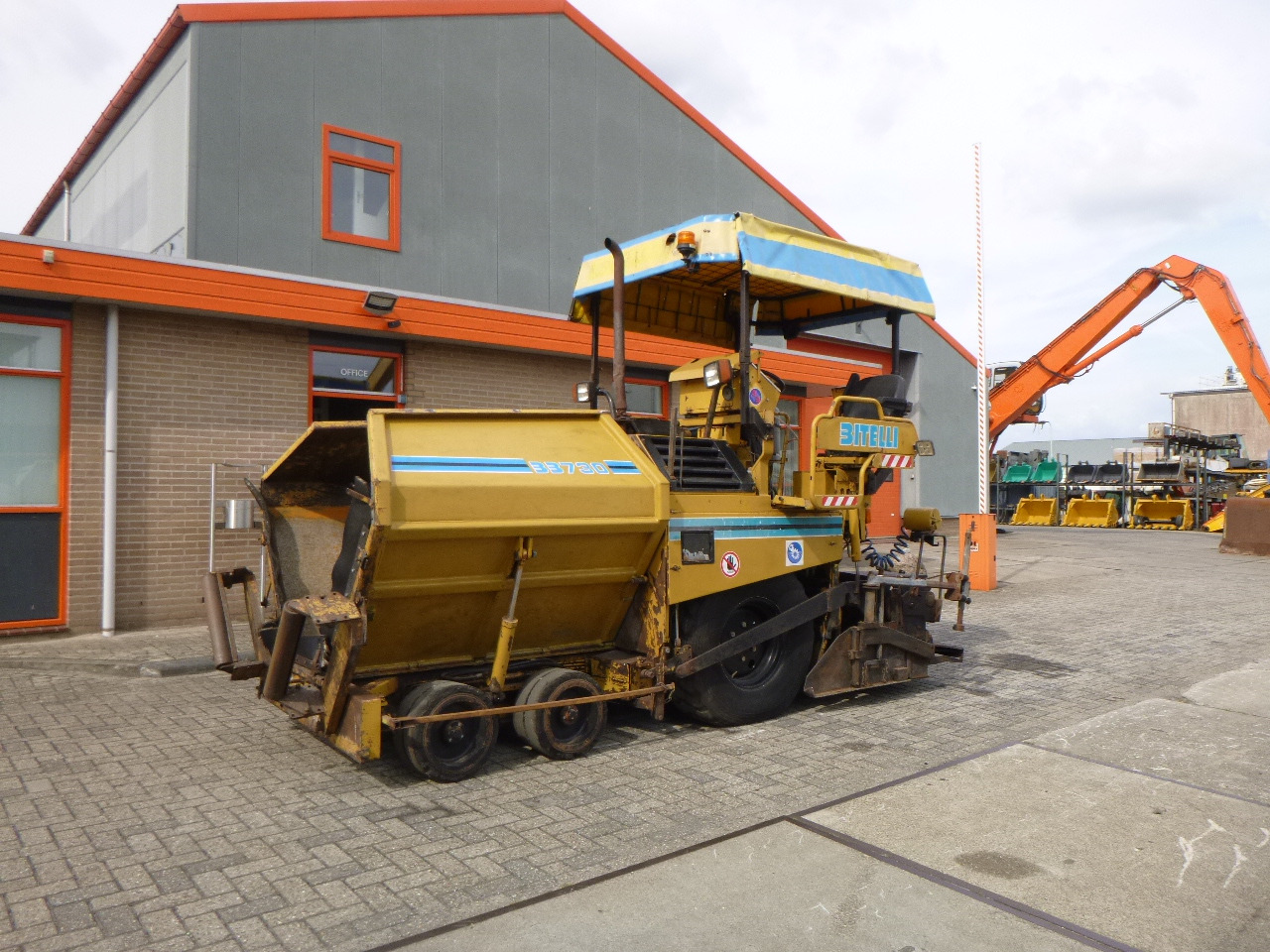 CATERPILLAR BB730 - Asfaldilaotur: pilt 1 CATERPILLAR BB730 - Asfaldilaotur: pilt 1