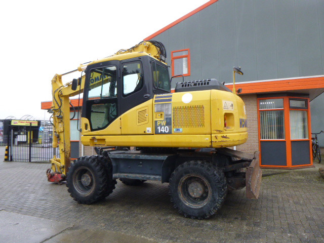 KOMATSU PW140-7 - Ratastel ekskavaator: pilt 2 KOMATSU PW140-7 - Ratastel ekskavaator: pilt 2