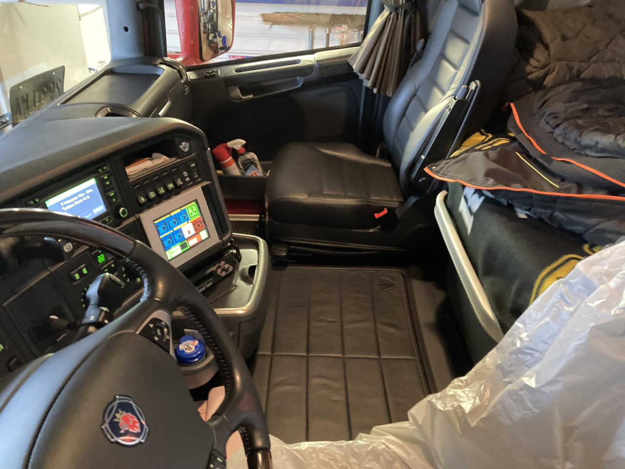 Kabiinišassiiga veoauto SCANIA porteur + grue AR cabine: pilt 7