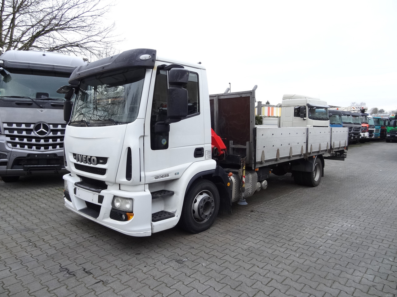 Iveco EuroCargo 120E25 Fassi F38 - Madelveok/ Platvormveok, Kraanaga veoauto: pilt 1 Iveco EuroCargo 120E25 Fassi F38 - Madelveok/ Platvormveok, Kraanaga veoauto: pilt 1