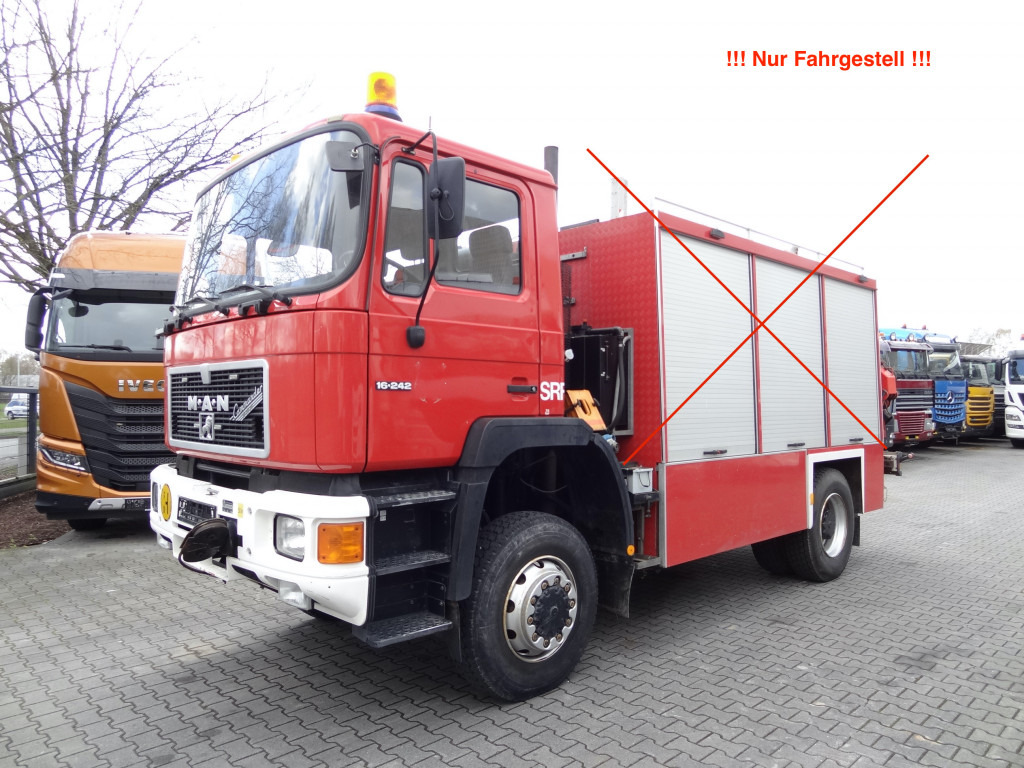 MAN F90 16.242 4X4 / Feuerwehr - Kabiinišassiiga veoauto: pilt 1 MAN F90 16.242 4X4 / Feuerwehr - Kabiinišassiiga veoauto: pilt 1