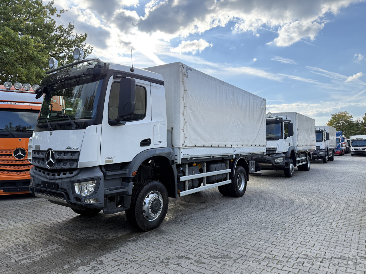 Mercedes-Benz Arocs 1827 AK 4X4 Ex- - Kabiinišassiiga veoauto: pilt 1 Mercedes-Benz Arocs 1827 AK 4X4 Ex- - Kabiinišassiiga veoauto: pilt 1