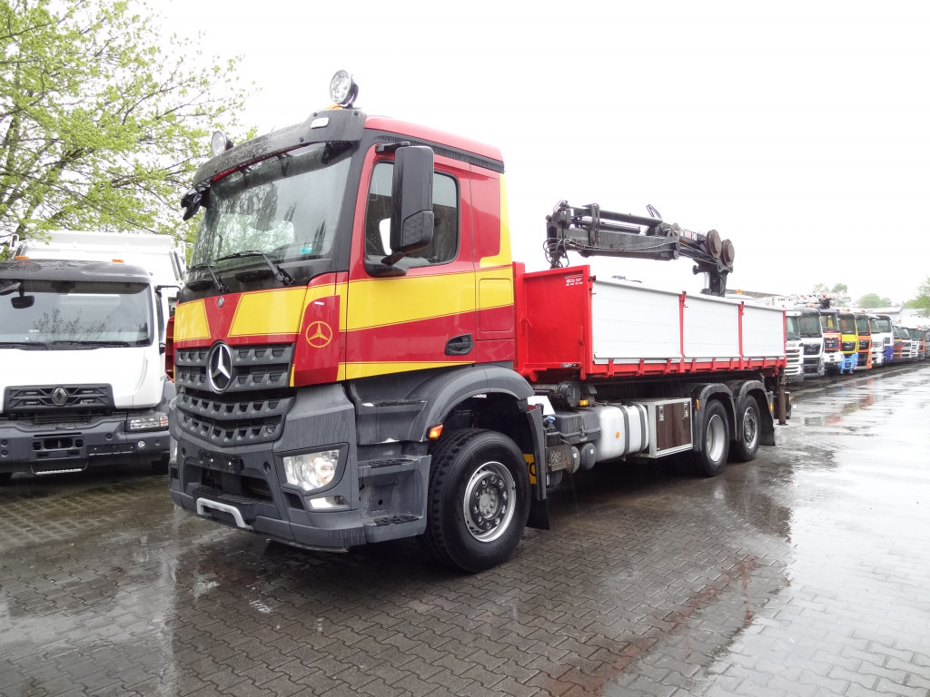 Mercedes-Benz Arocs 2545 6X2 Kipper mit Kran Hiab - Madelveok/ Platvormveok, Kraanaga veoauto: pilt 1 Mercedes-Benz Arocs 2545 6X2 Kipper mit Kran Hiab - Madelveok/ Platvormveok, Kraanaga veoauto: pilt 1