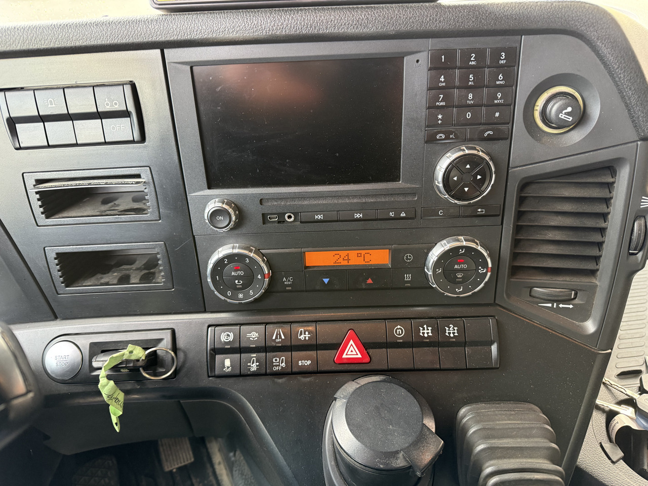 Mercedes-Benz Arocs 2653 6X4 Kran Kesla 2124L - Metsaveok, Kraanaga veoauto: pilt 2 Mercedes-Benz Arocs 2653 6X4 Kran Kesla 2124L - Metsaveok, Kraanaga veoauto: pilt 2