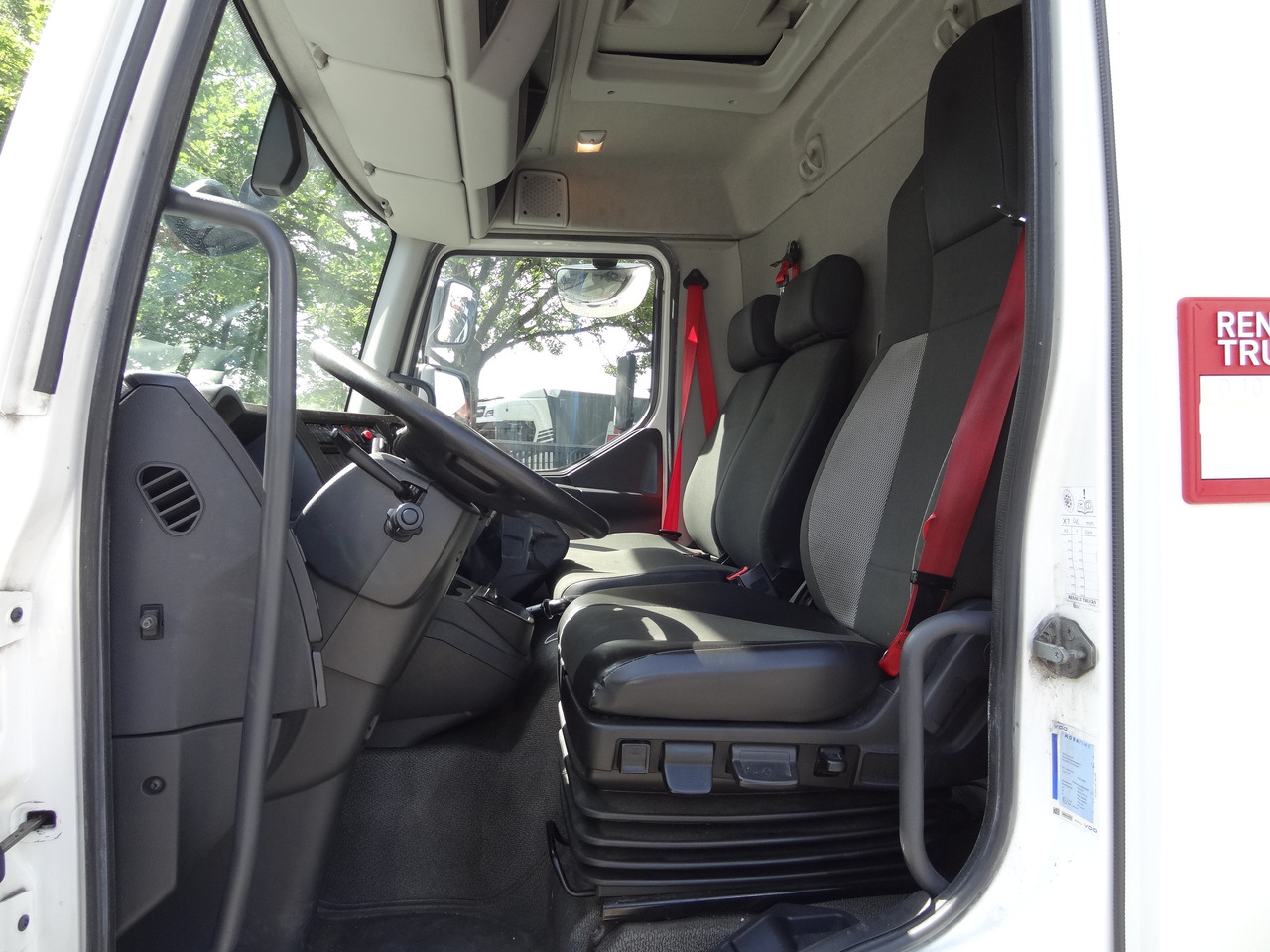 Renault D10.210 7m Koffer - Kasti veoauto: pilt 4 Renault D10.210 7m Koffer - Kasti veoauto: pilt 4