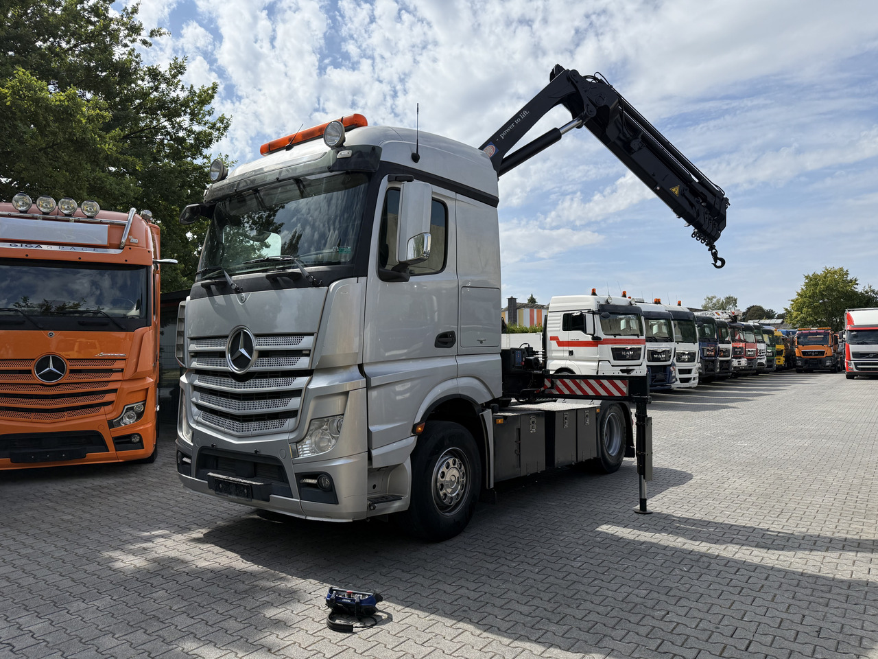 Mercedes-Benz Actros 1842LS Kran HMF 2020 bis 18 Meter - Sadulveok: pilt 1 Mercedes-Benz Actros 1842LS Kran HMF 2020 bis 18 Meter - Sadulveok: pilt 1