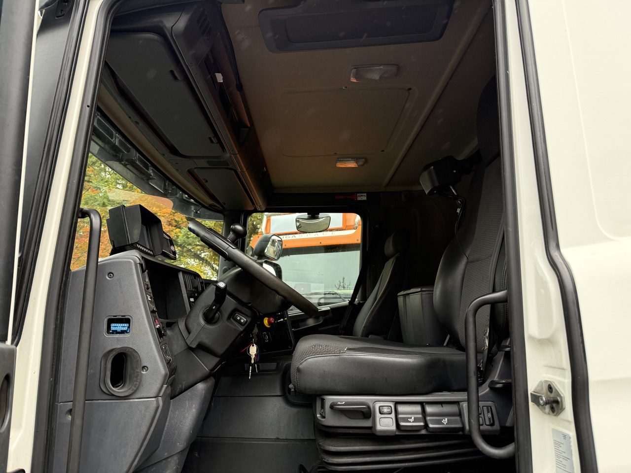 Scania P280 6X2*4 - Kabiinišassiiga veoauto: pilt 3 Scania P280 6X2*4 - Kabiinišassiiga veoauto: pilt 3