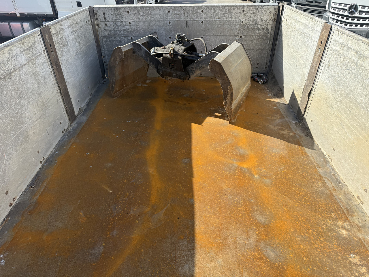 Scania R380 6X2*4 Kipper mit Kran HIAB 220 - Kallurauto, Kraanaga veoauto: pilt 2 Scania R380 6X2*4 Kipper mit Kran HIAB 220 - Kallurauto, Kraanaga veoauto: pilt 2