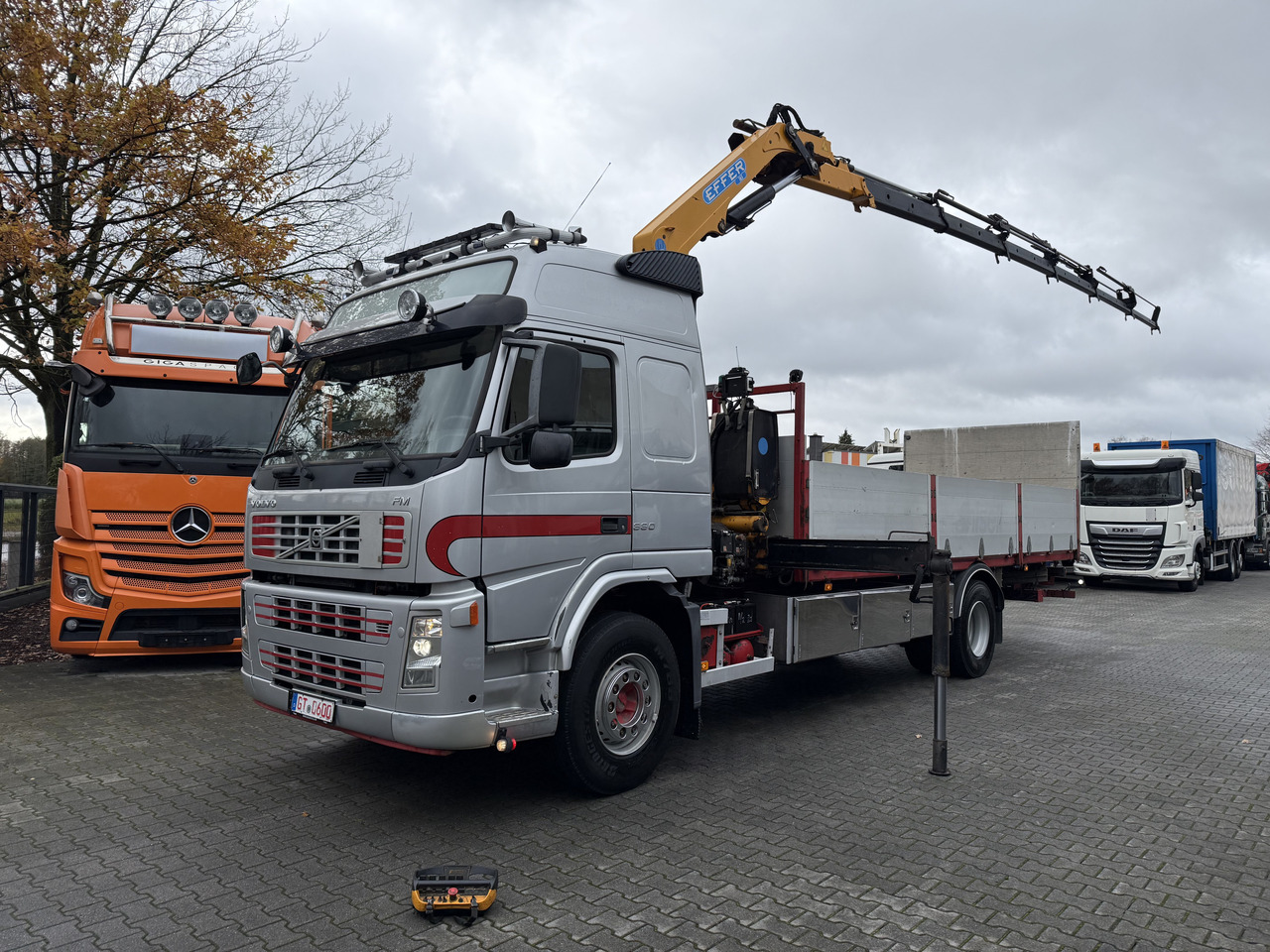 Volvo FM330 Kran Effer 165 bis 20 Meter - Kraanaga veoauto, Madelveok/ Platvormveok: pilt 1 Volvo FM330 Kran Effer 165 bis 20 Meter - Kraanaga veoauto, Madelveok/ Platvormveok: pilt 1